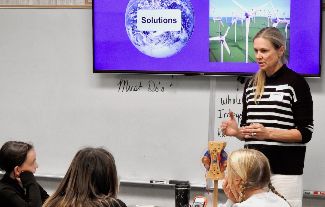 Teacher teaching climate literacy.